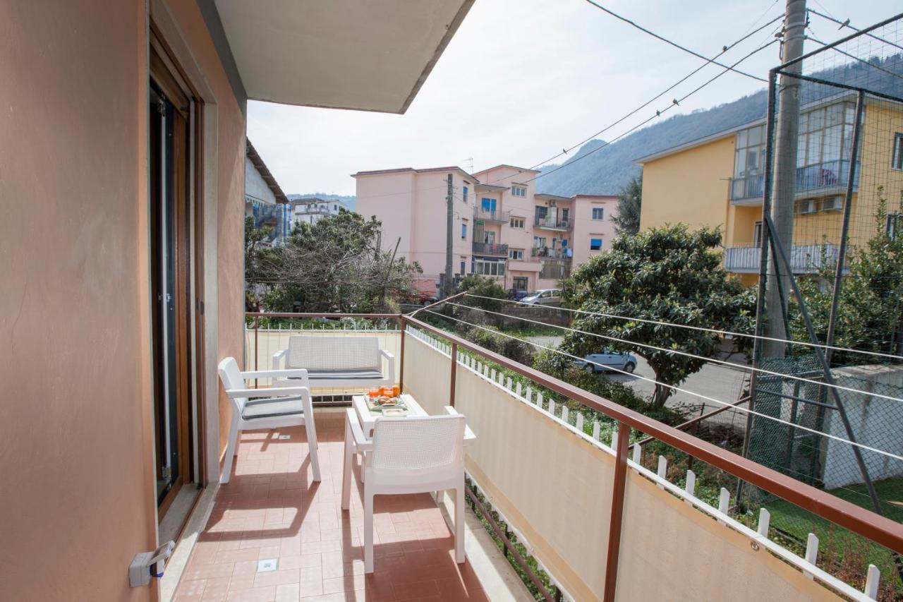 Estate4Home - Casa Luigino Сант'Аньєлло Екстер'єр фото